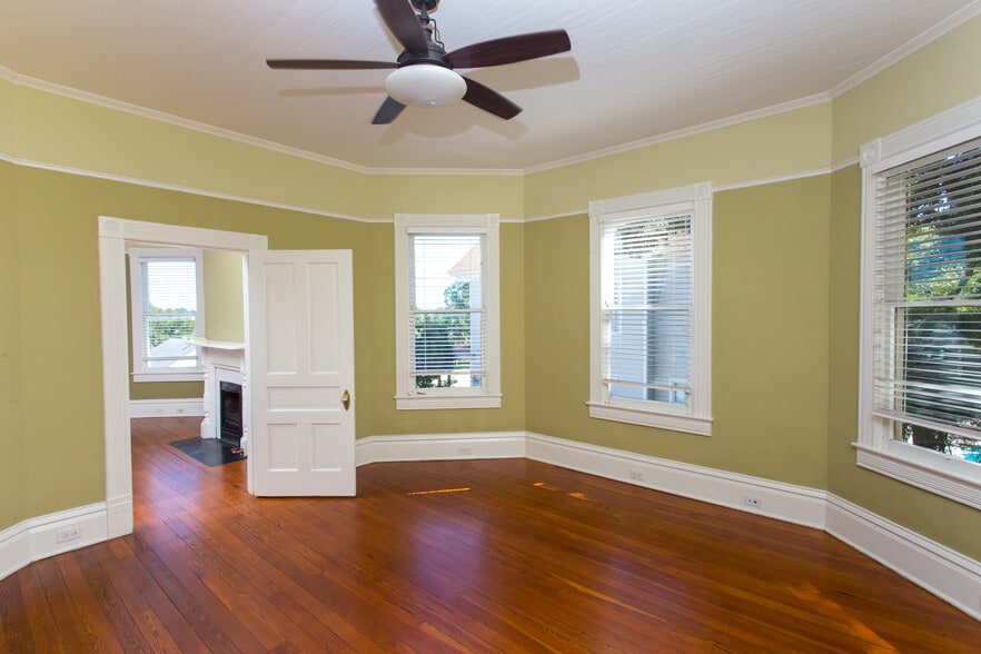 More Photos Of 921 N Palafox St, Pensacola Office For Sale