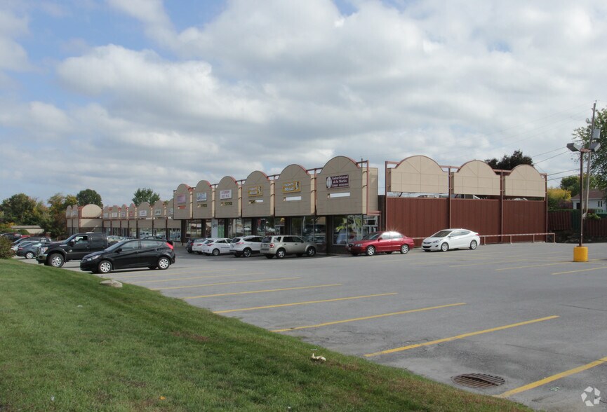 Primary Photo Of 922 Boul Maloney E, Gatineau Storefront Retail Office For Lease