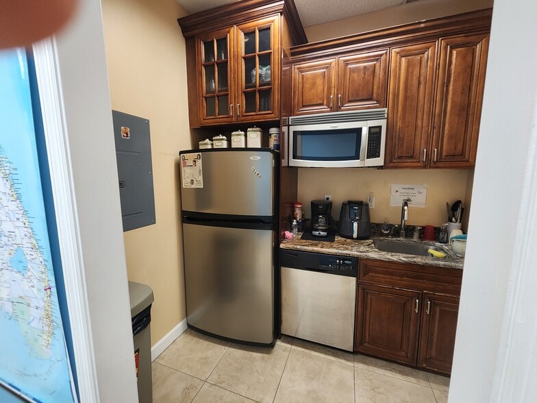 More Photos Of 301 E Ocean Ave, Lantana Office For Lease