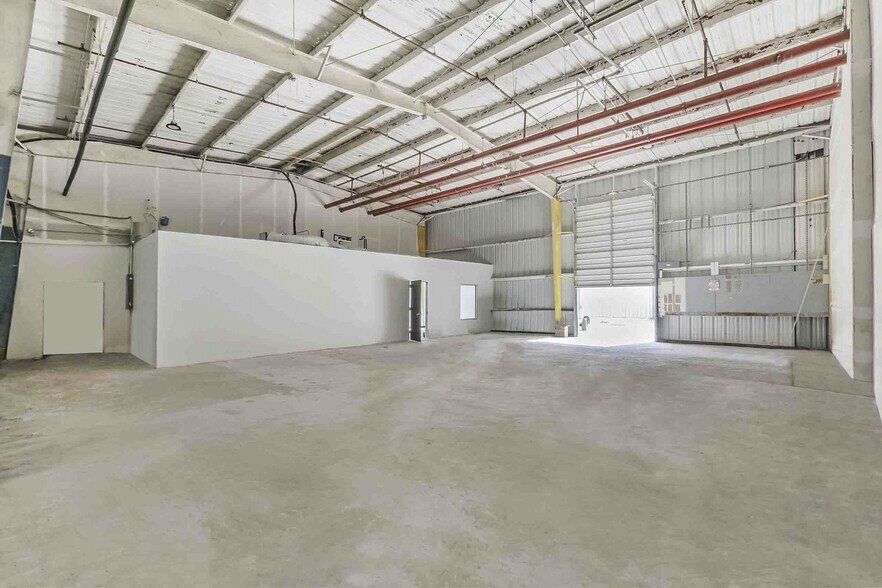 More Photos Of 3526-3530 Lang Rd, Houston Unknown For Lease