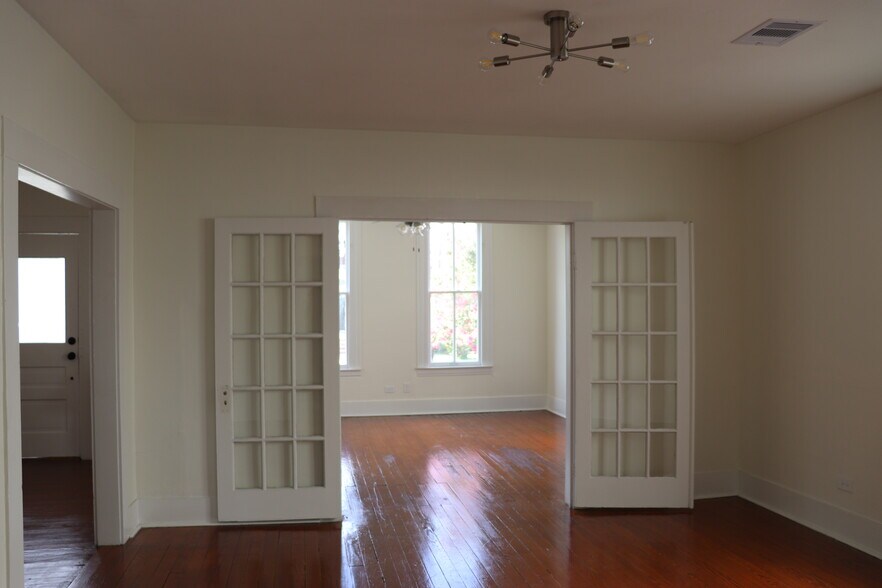 More Photos Of 2008 Crockett St, Houston Storefront Retail Office For Lease