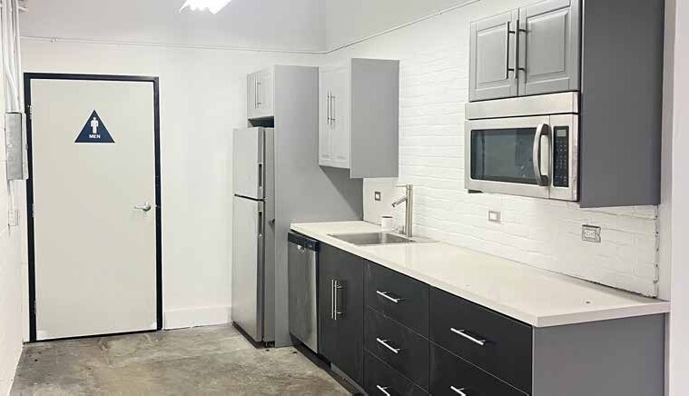 More Photos Of 1385 E 15th St, Los Angeles Warehouse For Sale