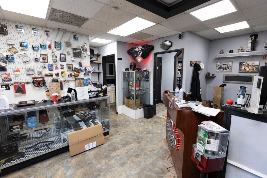 More Photos Of 225 Forsgate, Jamesburg Auto Repair For Sale