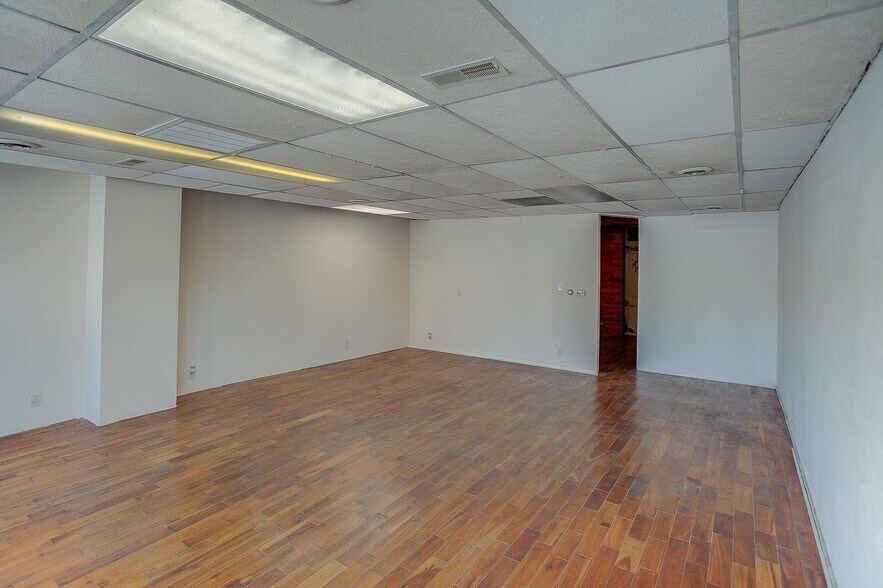 More Photos Of 14 1/2 Main St., Pinckneyville Storefront Retail Office For Sale