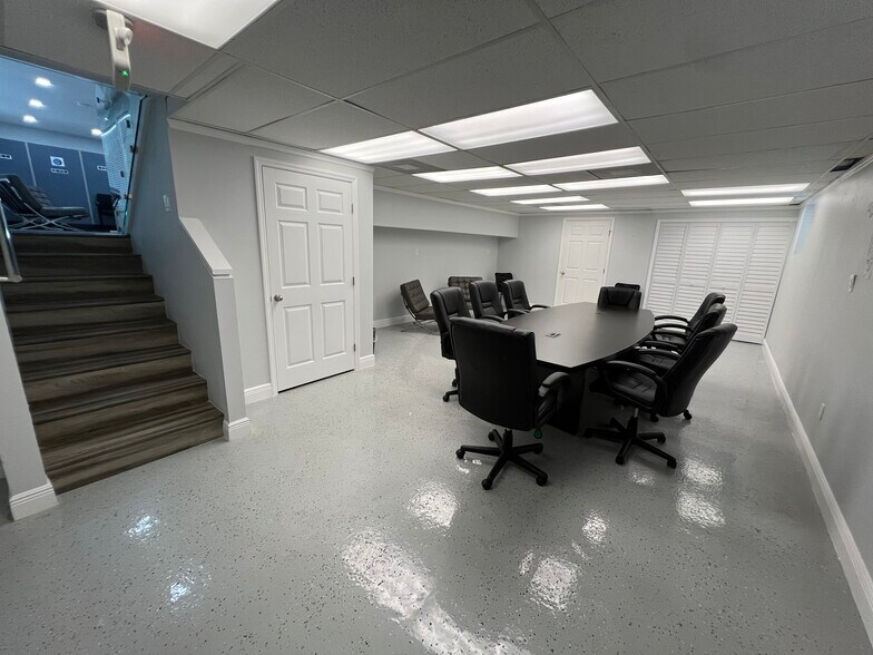 More Photos Of 505 Westbrook Ave, Brandon Office For Sale