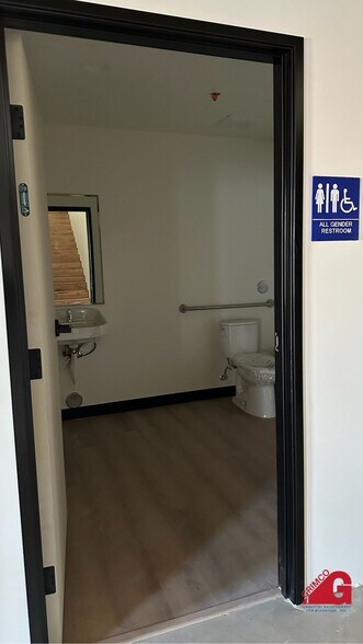 More Photos Of 6846 Lankershim Blvd, North Hollywood Warehouse For Lease