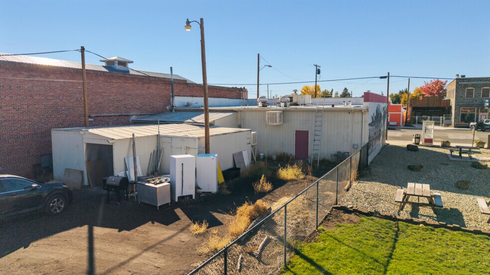 More Photos Of 2126 Broadway st, Malin Sports And Entertainment For Sale