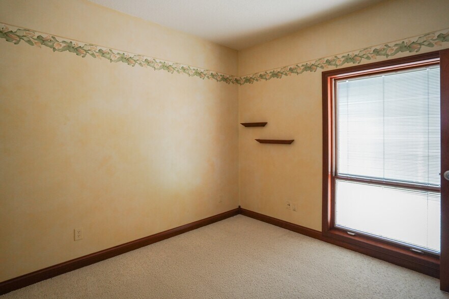 More Photos Of 328 Northpoint Ave, Huntington Office Residential For Lease