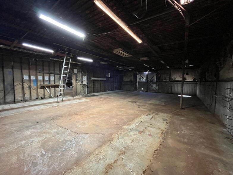 More Photos Of 7726 Warwick Blvd, Newport News Warehouse For Lease