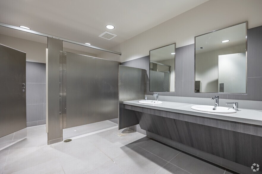 More Photos Of 2720 Sheraton Dr, Macon-Bibb Unknown For Lease