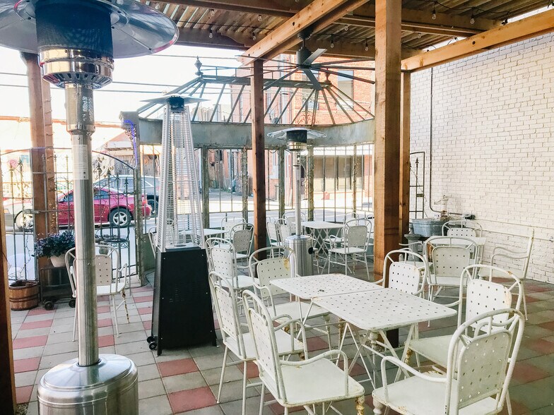 More Photos Of 300 Connally St, Sulphur Springs Restaurant For Sale