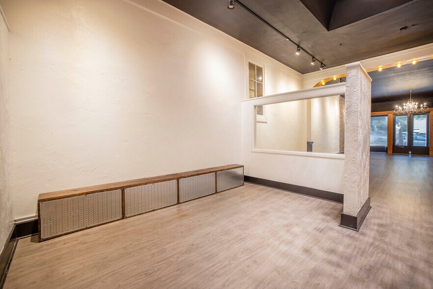 More Photos Of 511-513 Dr Martin Luther King Jr St N, Saint Petersburg Storefront Retail Office For Lease