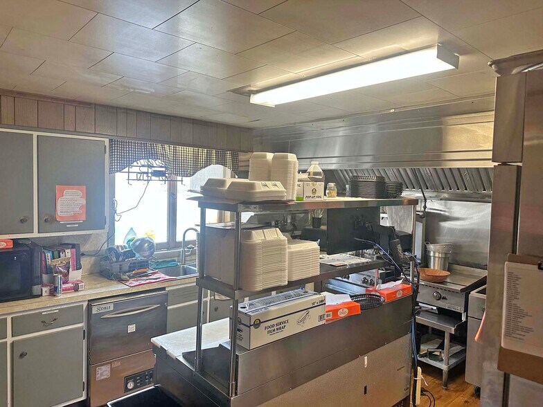 More Photos Of 982 W Center St, Sheppton Bar For Sale