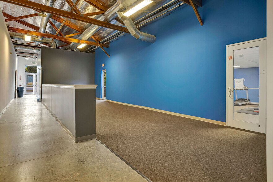 More Photos Of 4400 Port Union Rd, West Chester Light Distribution For Lease