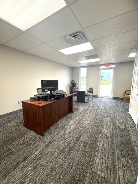 More Photos Of 125 Winchester Dr, Sedalia Office For Lease