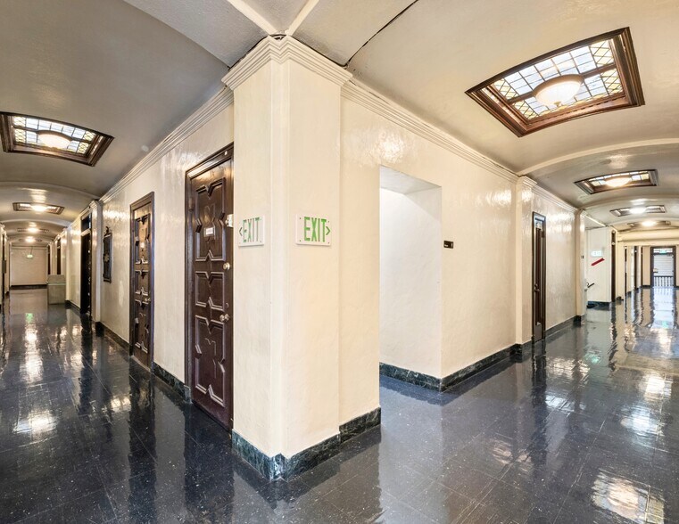 More Photos Of 6646 Hollywood Blvd, Hollywood Storefront Retail Office For Sale