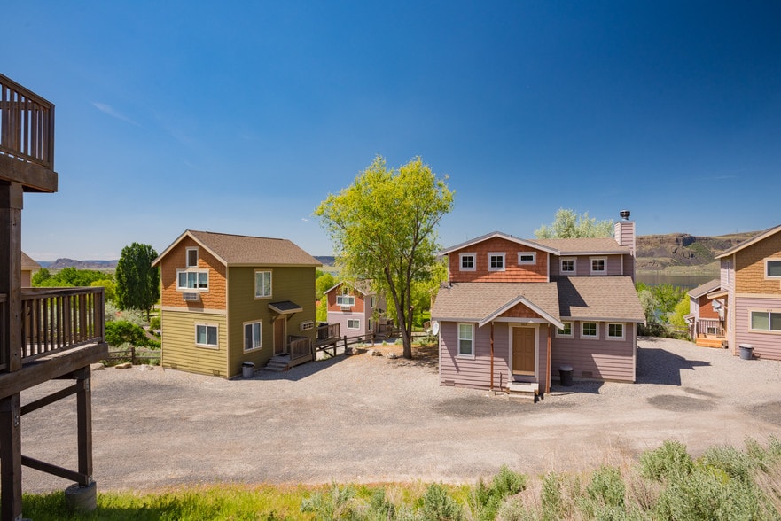 More Photos Of 57662 N Hwy 155 N, Electric City Hotel For Sale