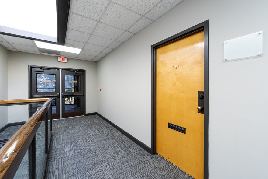 More Photos Of 10801 Johnston Rd, Charlotte Office For Lease