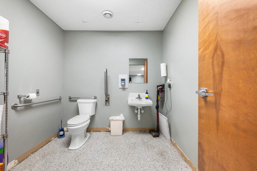 More Photos Of 115 Leonard Dr, Groton Service For Lease