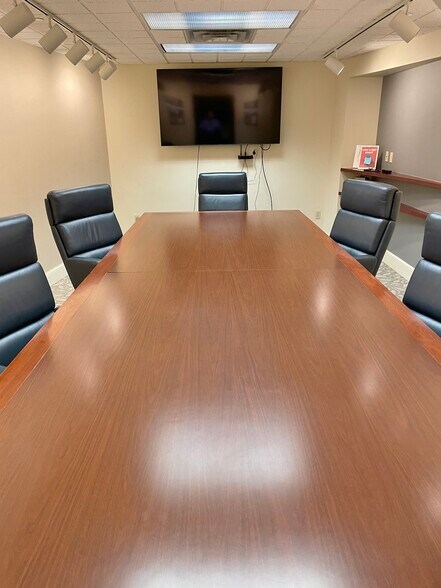 More Photos Of 105 N Hudson Ave, Oklahoma City Office For Lease
