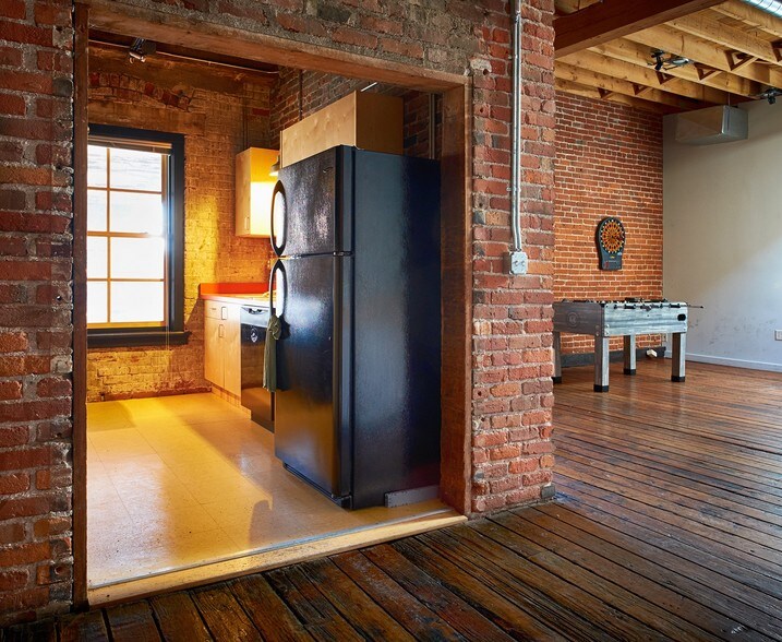 More Photos Of 154 S Madison St, Spokane Freestanding For Lease