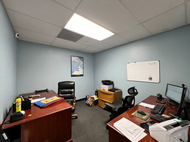 More Photos Of 6636-6646 26th Ct, Sarasota Warehouse For Sale