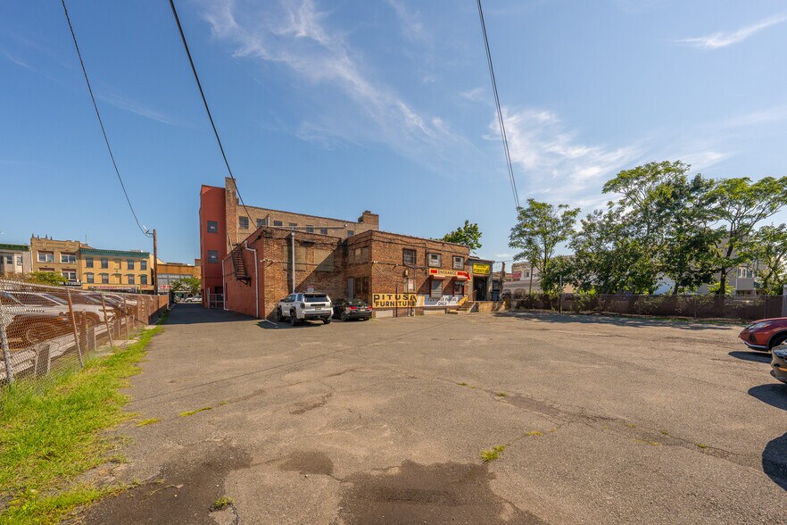 More Photos Of 1144 Elizabeth Ave, Elizabeth General Retail For Sale