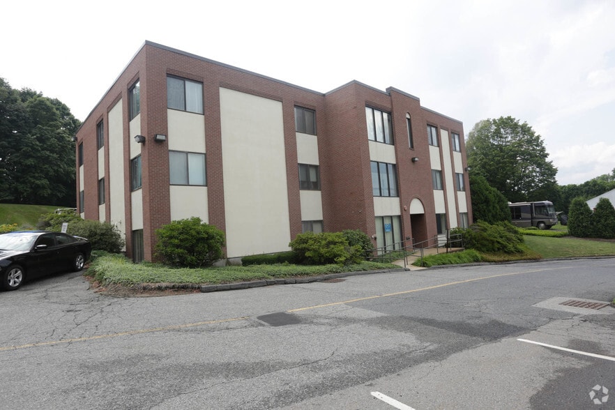 More Photos Of 320 Bolton St, Marlborough Healthcare For Lease