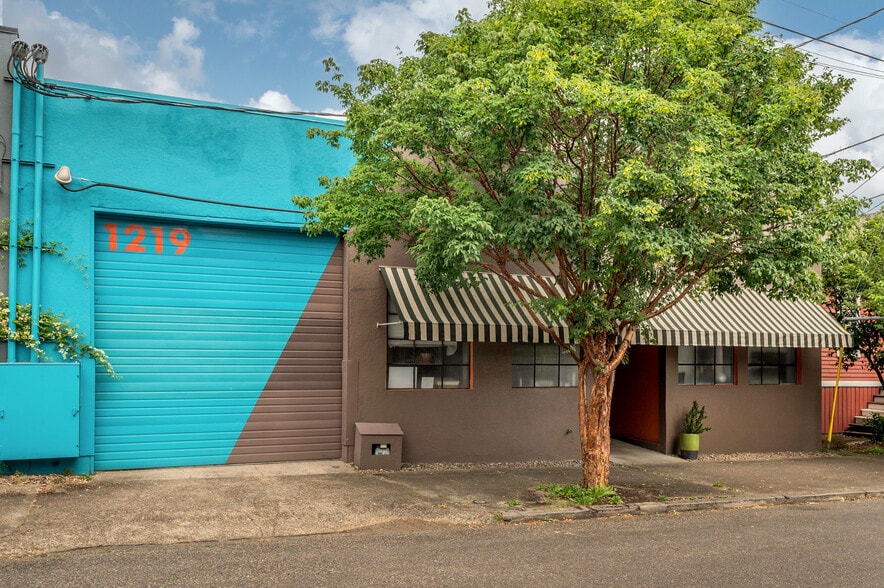 Primary Photo Of 1219 SE Lafayette St, Portland Loft Creative Space For Sale