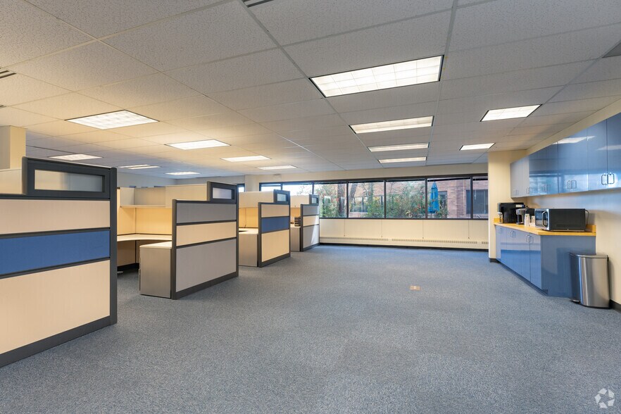 More Photos Of 945-951 Hornet Dr, Hazelwood Office For Sale