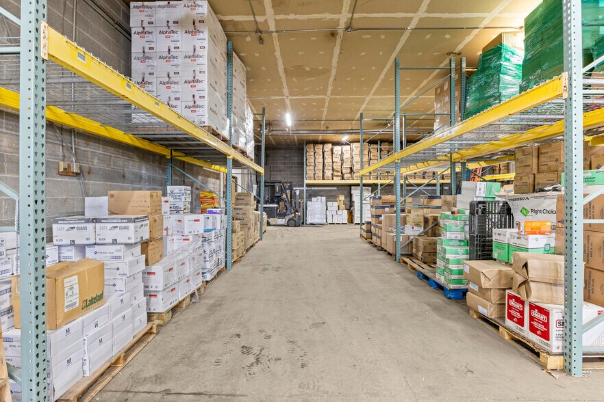More Photos Of 26289 W Eight Mile Rd, Redford Township Manufacturing For Lease