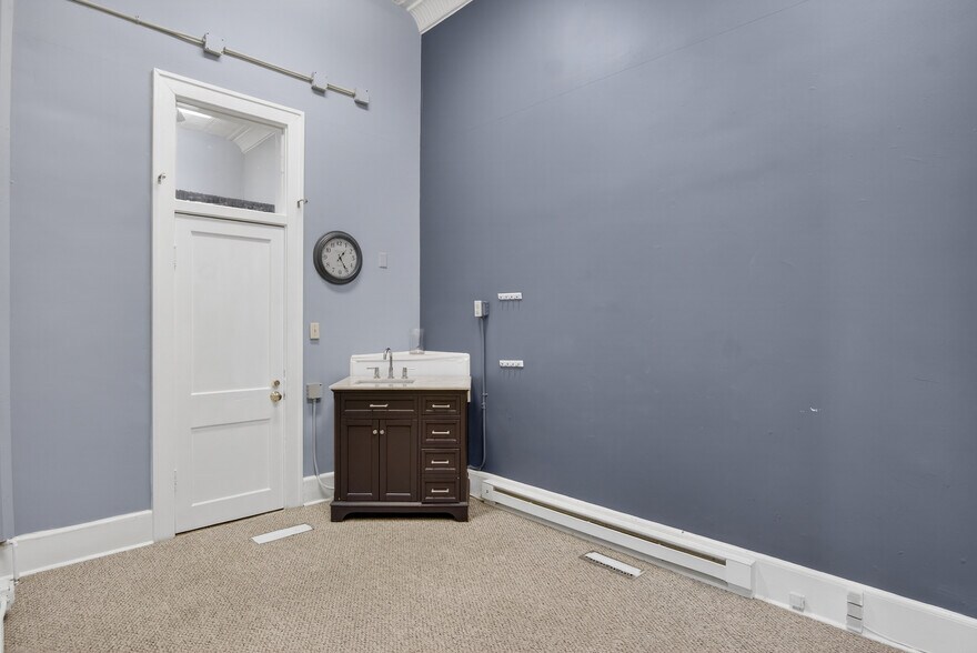 More Photos Of 104-110 S Hill Ave, South Hill Office Residential For Lease