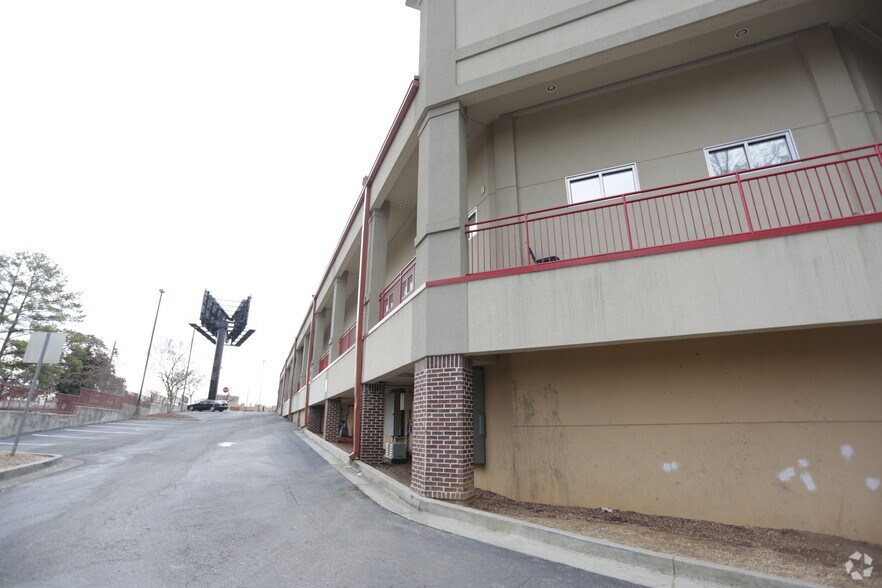 More Photos Of 4300 Buford Hwy, Atlanta Unknown For Lease