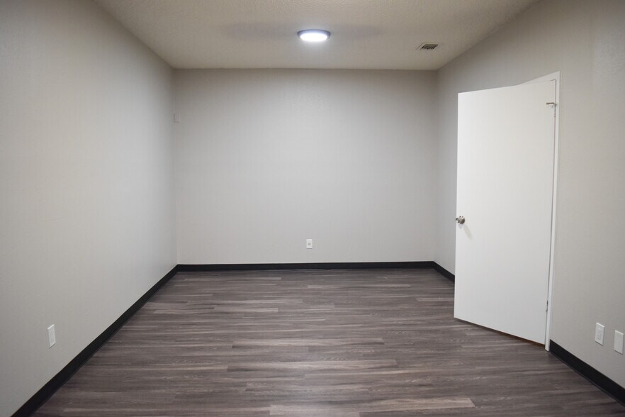 More Photos Of 1514 Ed Bluestein Blvd, Austin Unknown For Sale