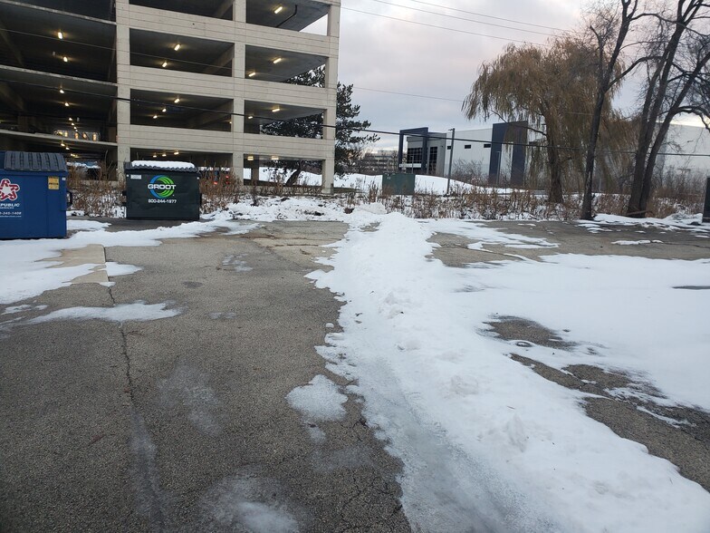 More Photos Of 380 Bennett Dr, Elk Grove Village Warehouse For Lease