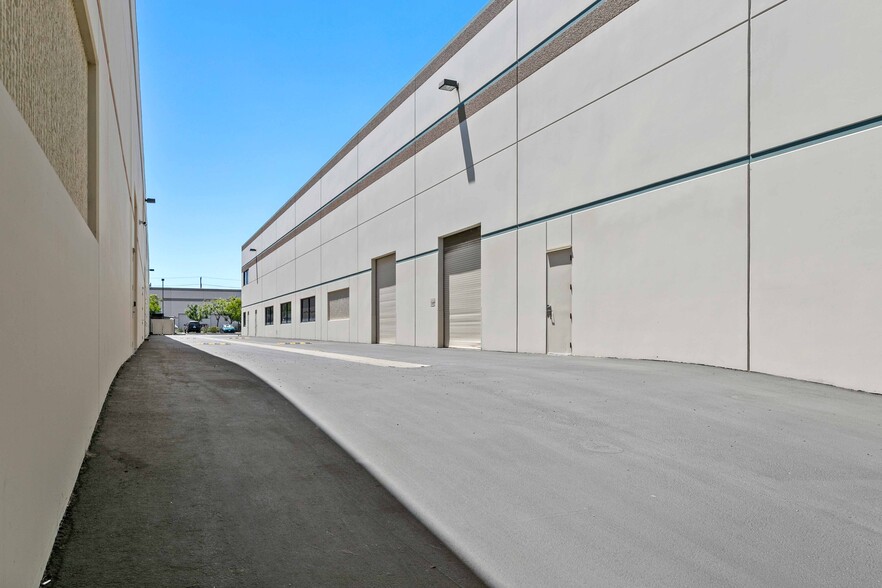 More Photos Of 2850 Ontario St, Burbank Warehouse For Lease