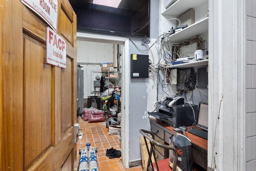 More Photos Of 45 Carmans Rd, Massapequa Restaurant For Sale