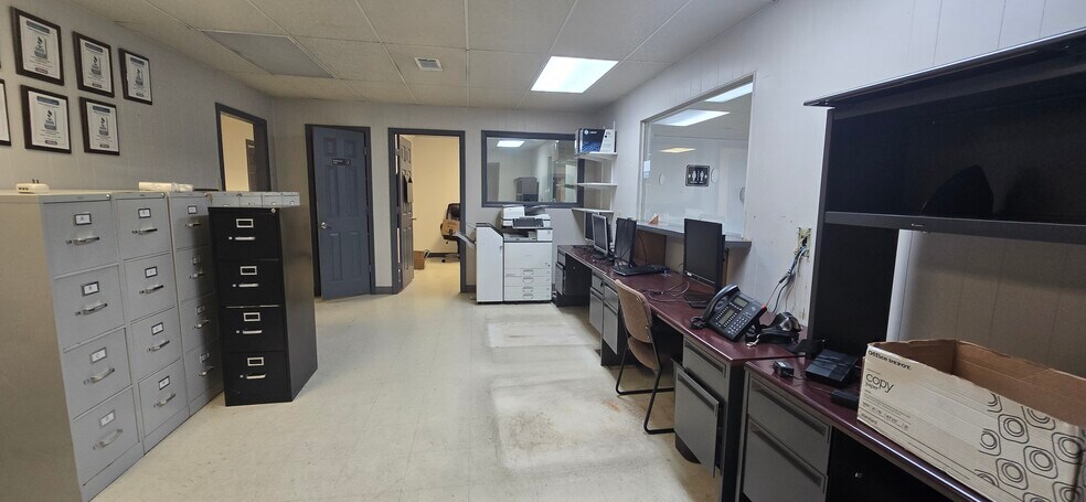 More Photos Of 2100 Highway 365, Nederland Medical For Sale