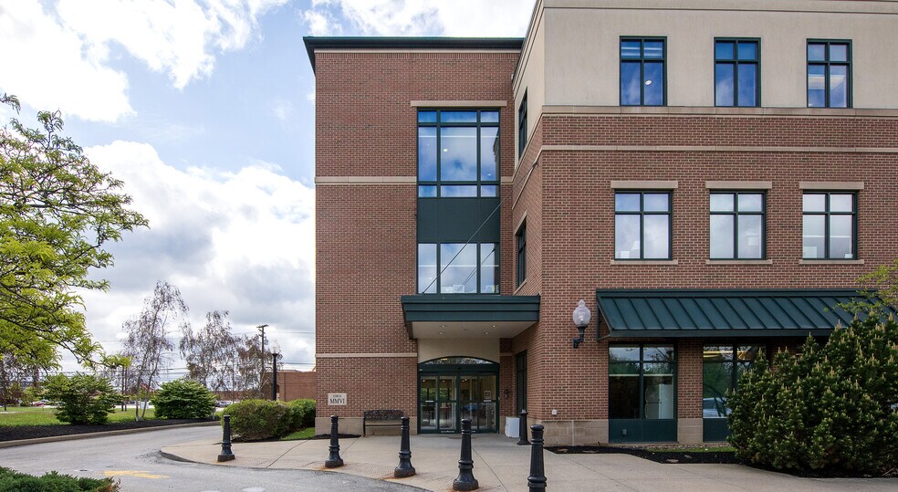 More Photos Of 6900 Pearl Rd, Middleburg Heights Medical For Lease