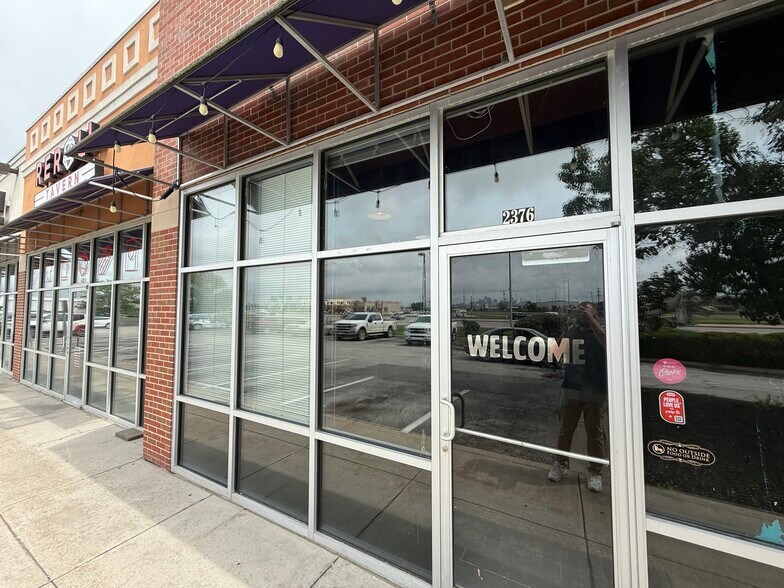 More Photos Of Armour, North Kansas City Unknown For Lease