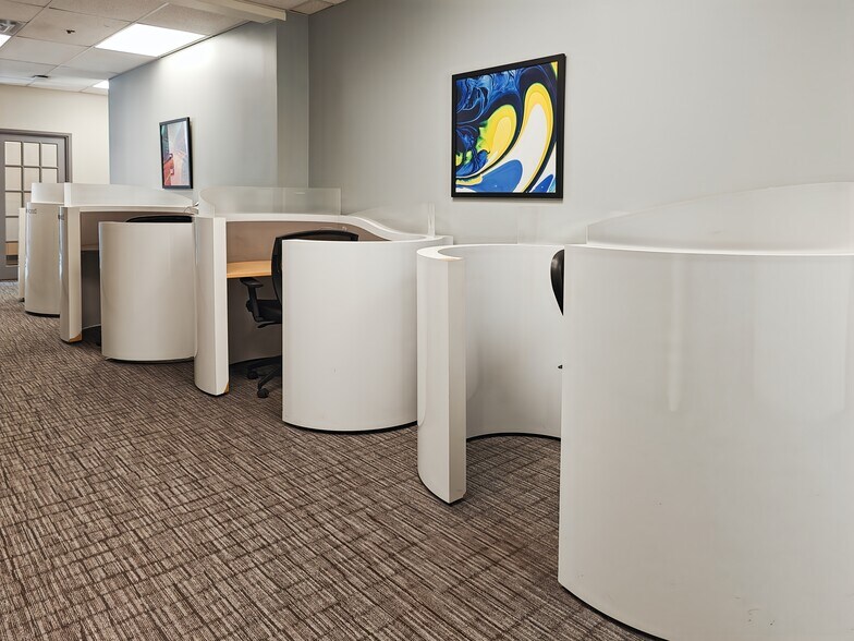 More Photos Of 1155 N Service Rd W, Oakville Coworking Space