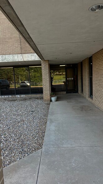 More Photos Of 615 E Oklahoma Ave, Enid Medical For Sale