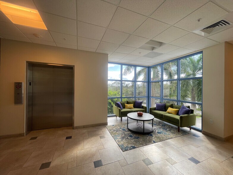 More Photos Of 2505 Metrocentre Blvd, West Palm Beach Medical For Lease