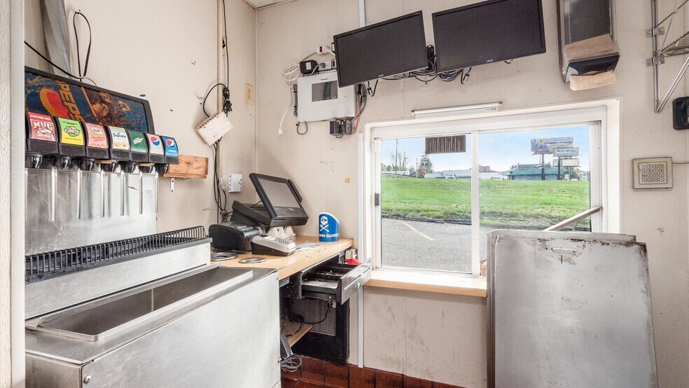 More Photos Of 1821 E Wheeling Ave, Cambridge Fast Food For Lease