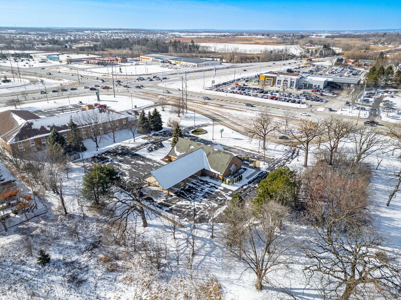 More Photos Of 1745 S Eastwood Dr, Woodstock Bank For Sale