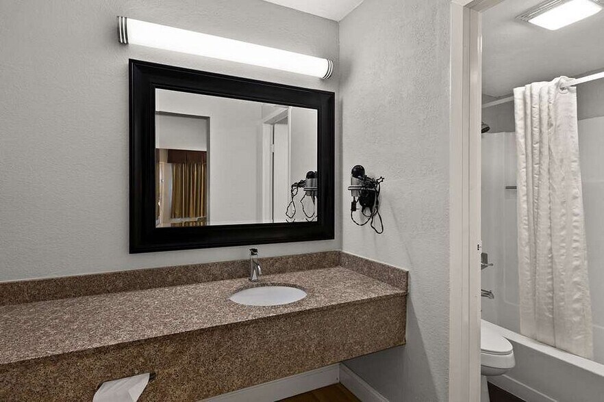 More Photos Of 3670 Roy Messer Hwy, White Pine Hotel For Sale