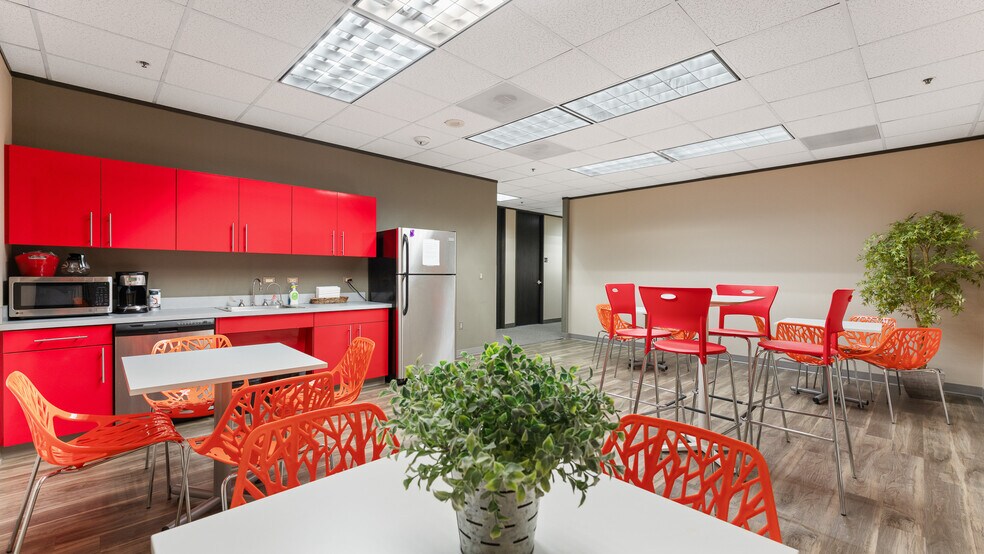 More Photos Of 9101 Lyndon B Johnson Fwy, Dallas Office For Lease