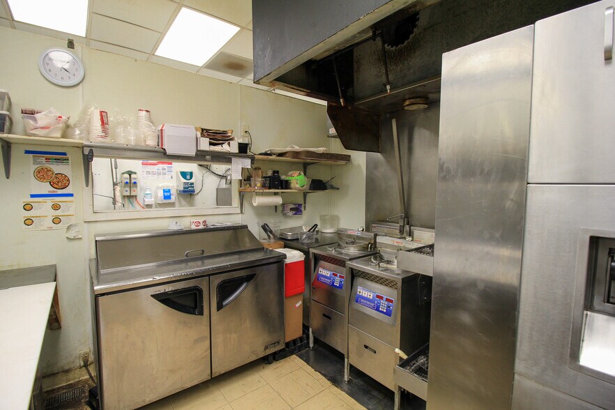 More Photos Of 211 N Main St, Pocahontas Restaurant For Sale