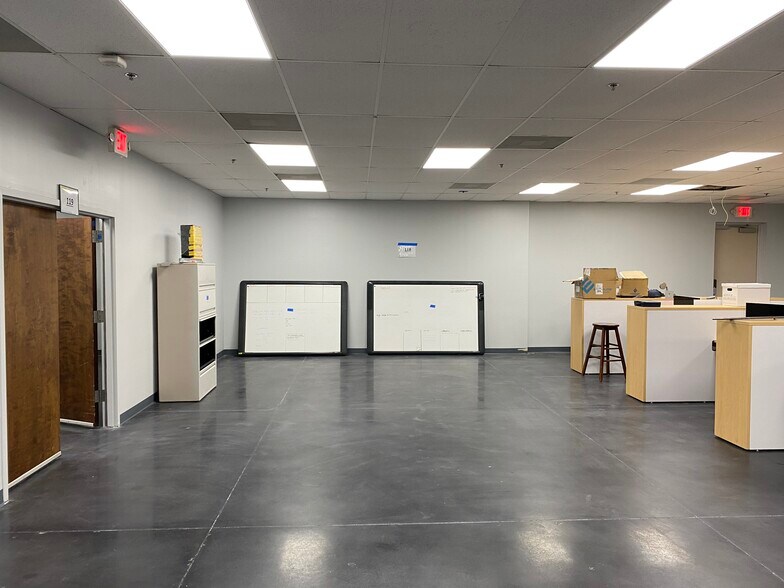 More Photos Of 8010 Sunport Dr, Orlando Light Distribution For Sale