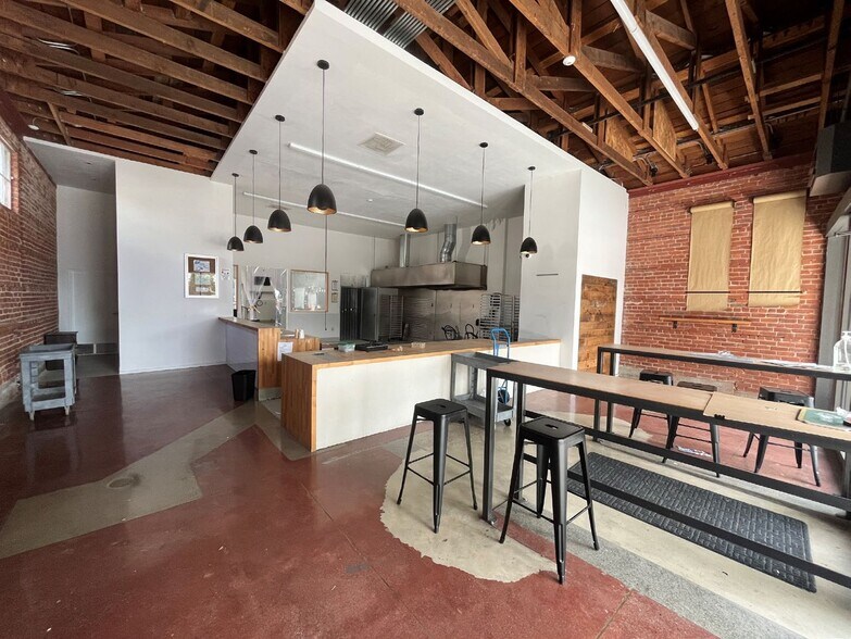 More Photos Of 2575 San Pablo Ave, Berkeley Freestanding For Lease